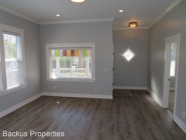 Building Photo - 2 br, 1 bath House - 952 W. Franklin St.