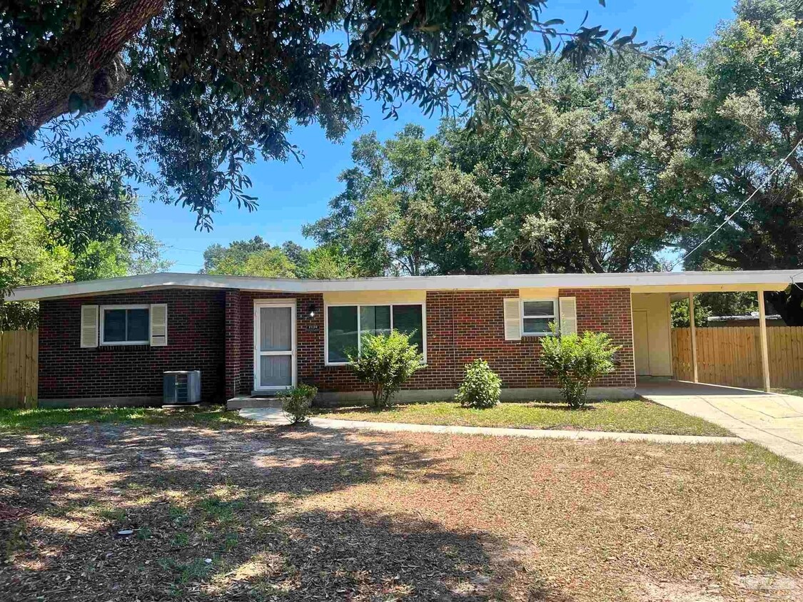 Primary Photo - 2120 Curry Cir