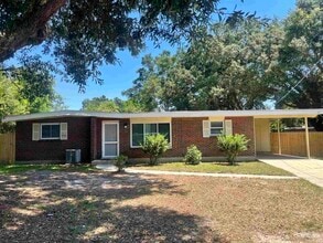 Building Photo - 2120 Curry Cir