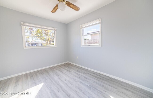 Foto del edificio - 3910 Baker Ave