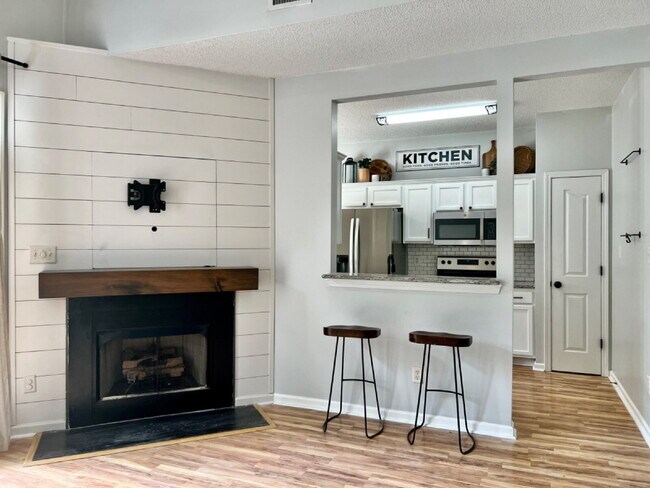 Foto del edificio - $500 OFF first month's rent!!