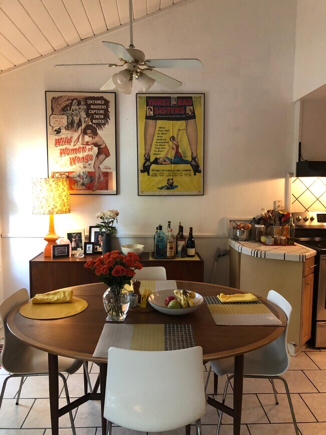 Dining Area - 2728 Oak Rd