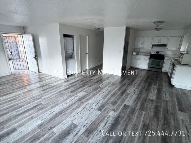 Foto del edificio - 2 BEDROOM 2 BATH, FIRST FLOOR UNIT, RENOVA...