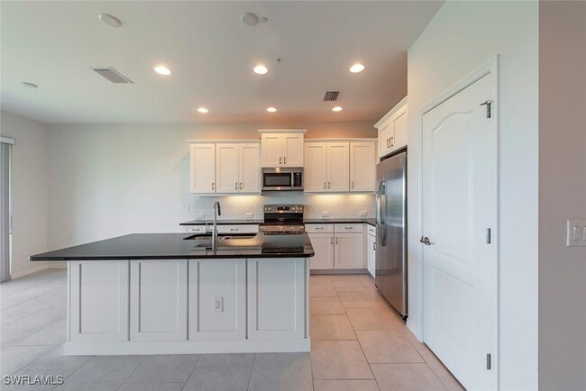 Building Photo - 6972 Avalon Cir