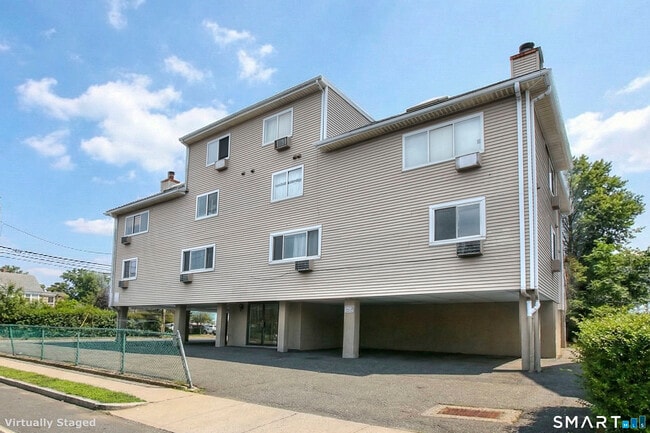 Building Photo - 638 Cove Rd