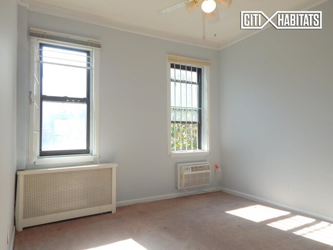 Building Photo - 220 E 87th St