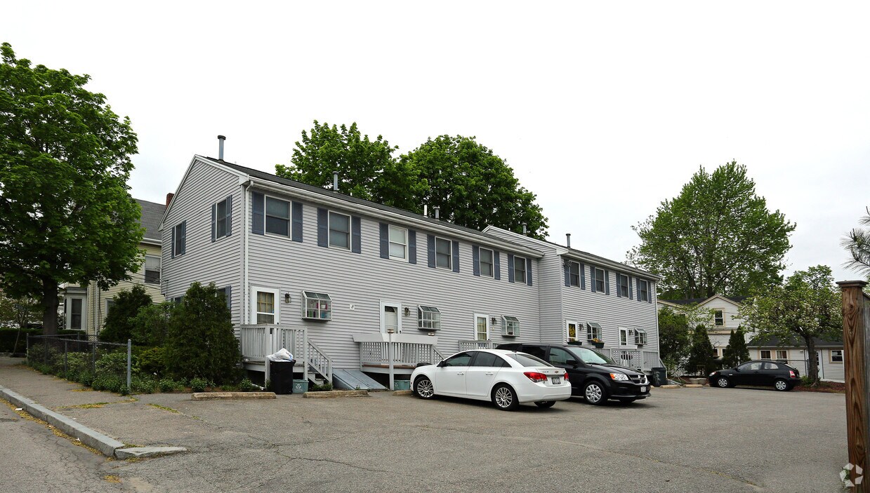 Primary Photo - 11 Middle Street Ct