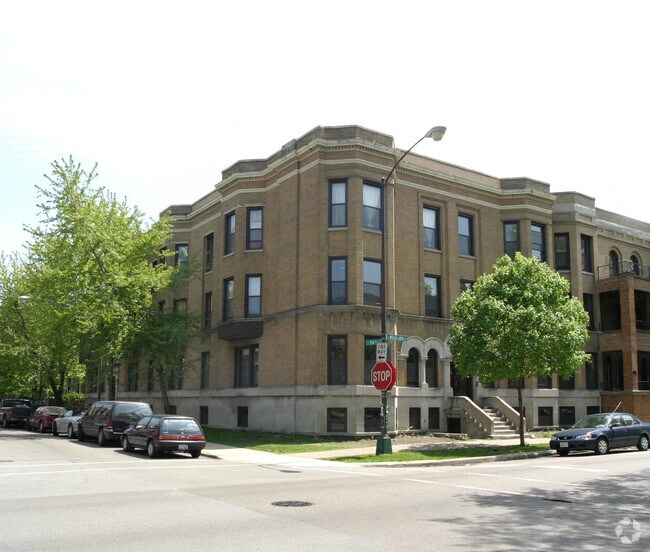54015403 S. Woodlawn Avenue Apartments Chicago, IL