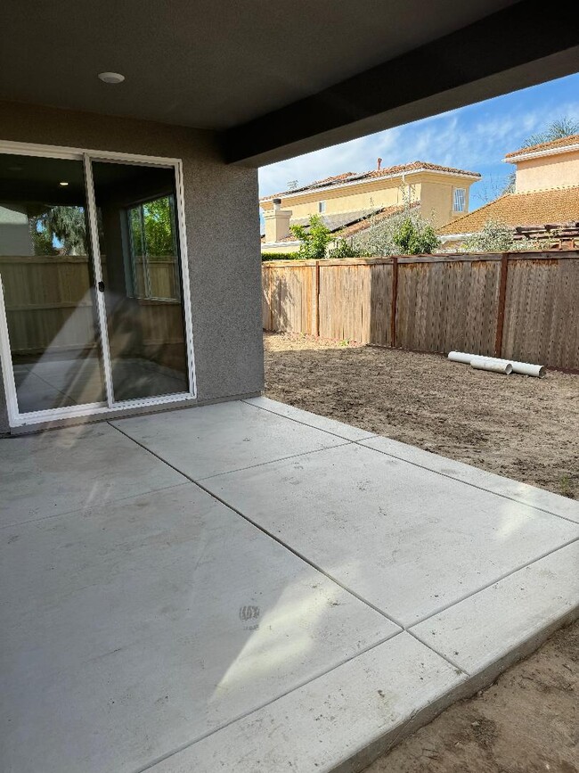 Building Photo - 457 Avendale Dr