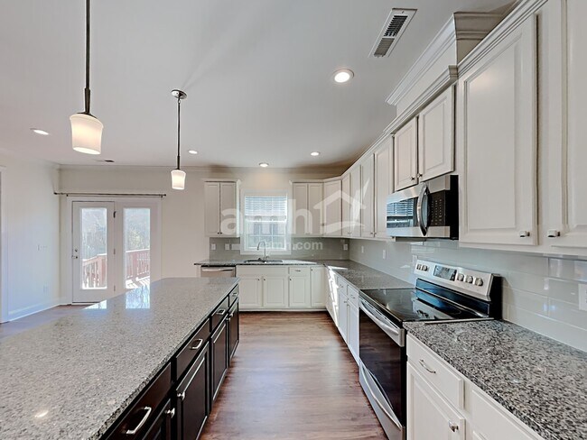 Foto del edificio - 3801 Longpond Ln