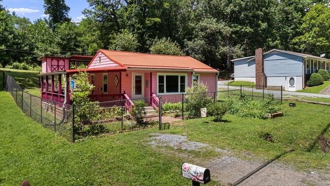 Building Photo - 513 Hiawassee Ave