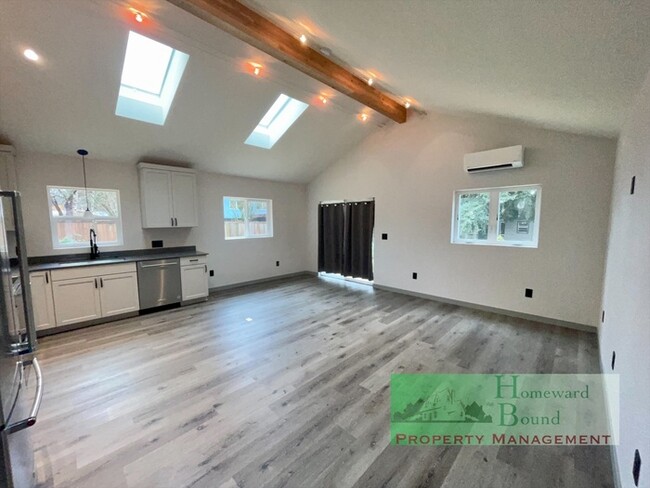 Building Photo - Private Set-back exceptional BRAND NEW ADU...