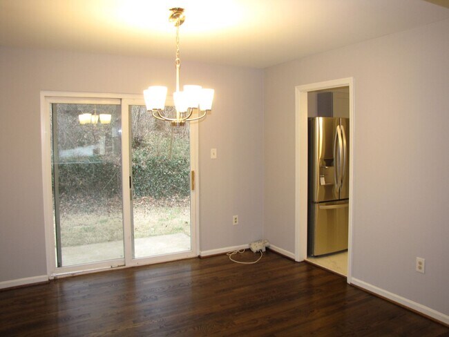 Foto del edificio - Renovated 4 level single family home in Ki...