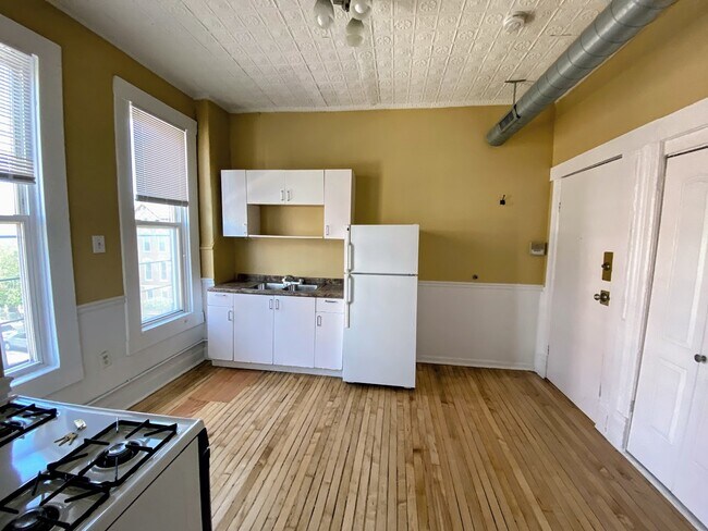 Building Photo - 1362 N Bosworth Ave