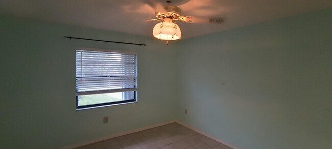Building Photo - 5568 Anderson Rd
