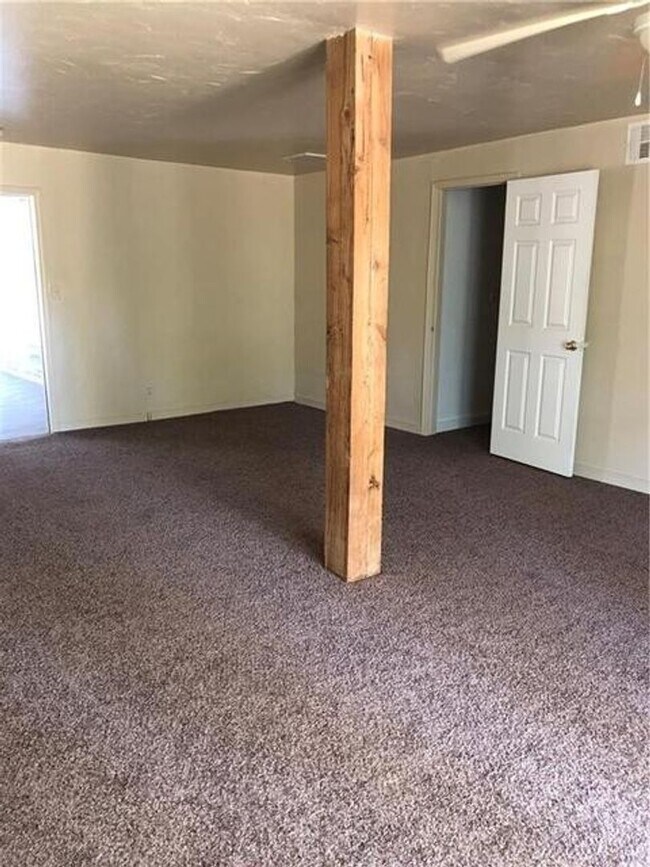 Foto del edificio - 218 W Independence St