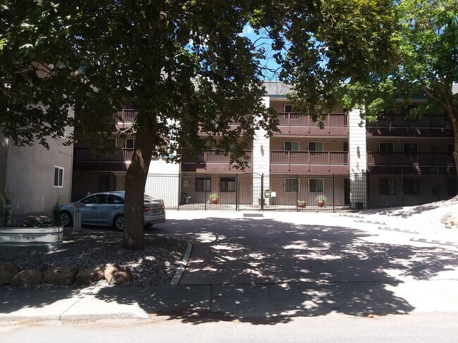 Foto del edificio - 214 W 6th Ave