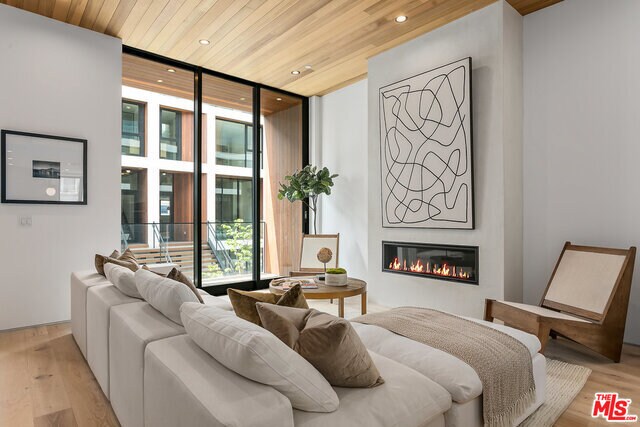 Foto del edificio - 610 S Van Ness Ave