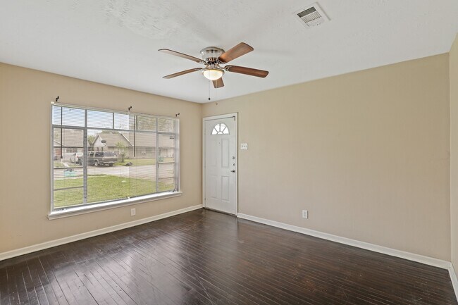 Foto del edificio - 9315 Laura Koppe Rd