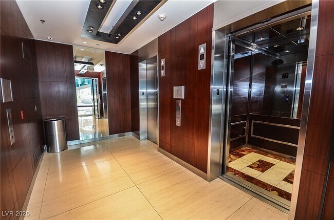 Foto del edificio - 4525 Dean Martin Dr