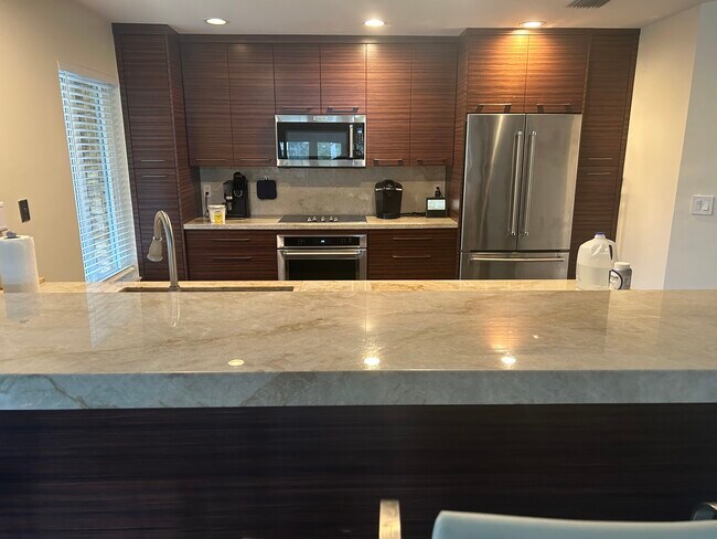 Building Photo - 10150 Camelback Ln