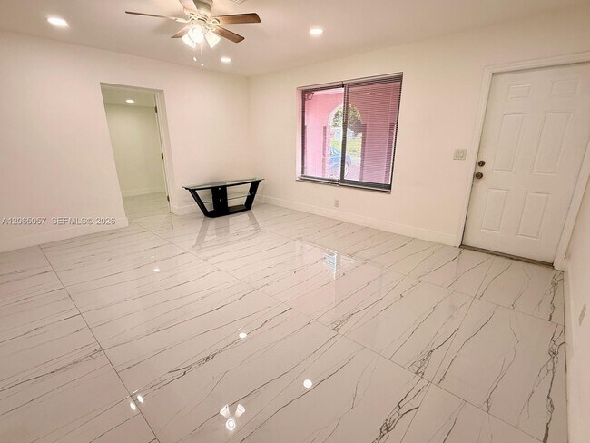Building Photo - 4088 SW 51st St
