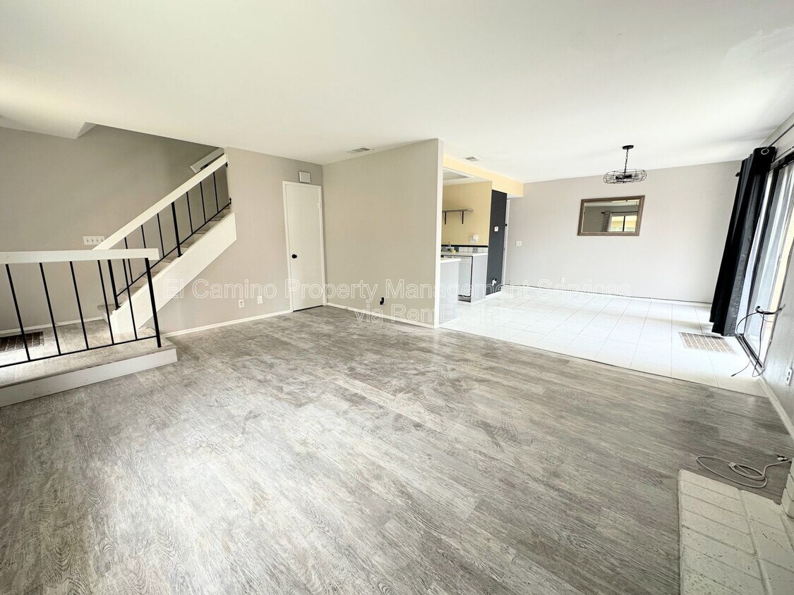 Photo - 955 W Lamark Ln