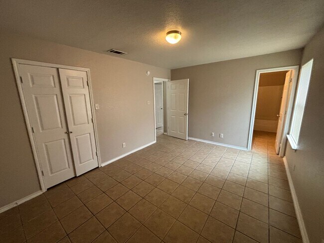 Building Photo - 206 Dale Earnhardt Dr