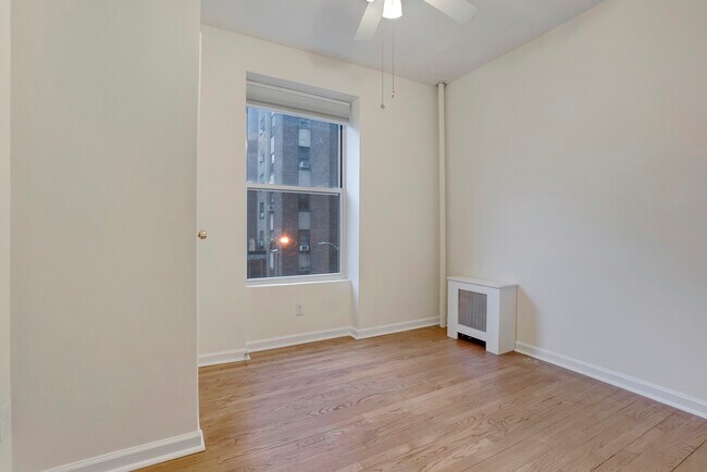 Foto del edificio - 215 W 116th St