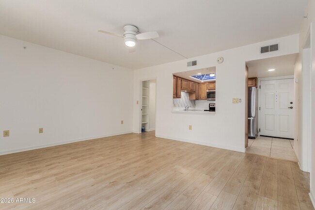 Foto del edificio - 10330 W Thunderbird Blvd