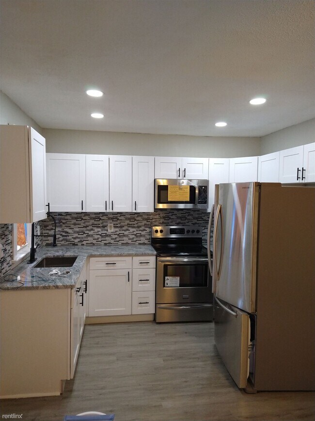 Foto del edificio - 3 br, 1 bath Triplex - 124 Tremont Street ...