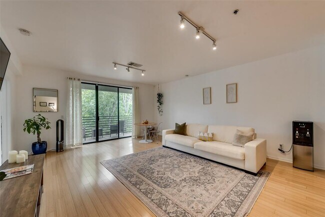 Foto del edificio - 4111 Gilbert Ave