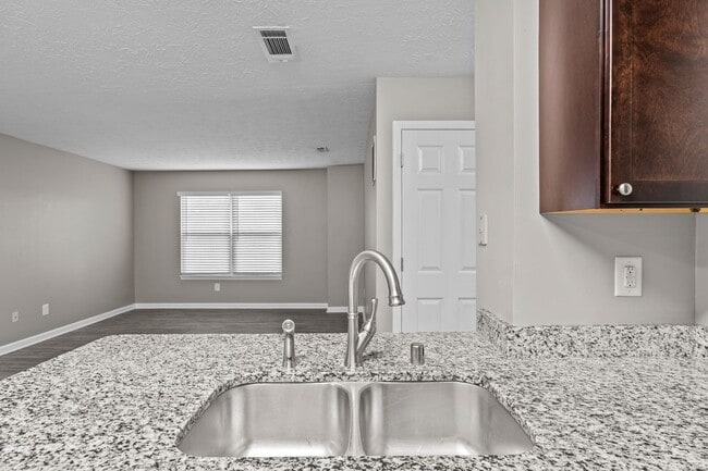 Foto del edificio - Spacious Cove Springs 3 & 4 Bedrooms