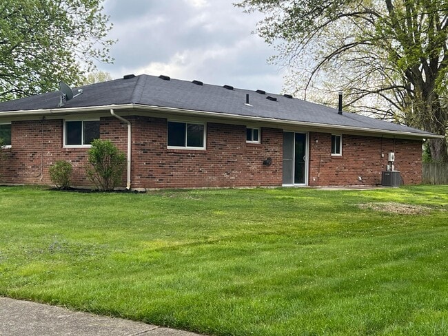Building Photo - 785 Pointview Dr