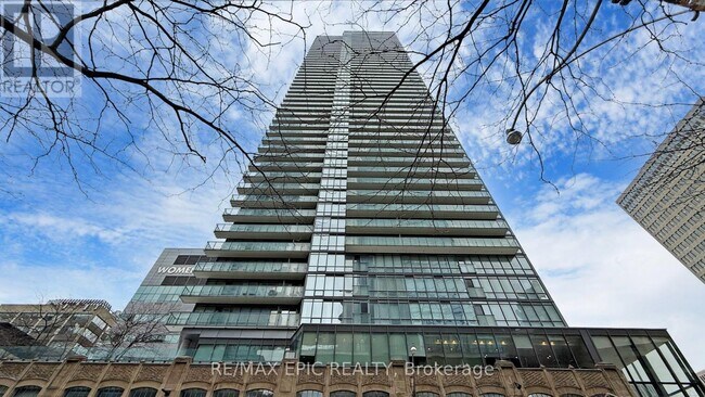 Photo du bâtiment - 832 Bay St.