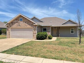 Building Photo - 808 E Northside Dr
