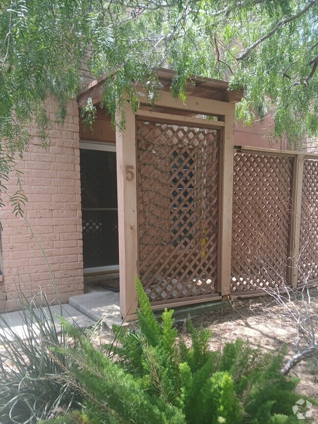 Building Photo - 5101 Middlecoff Cir