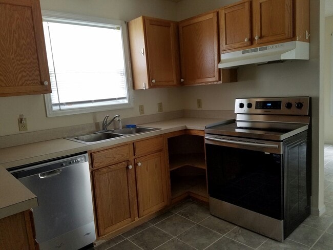 Building Photo - 108 Sutton Dr
