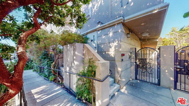 Foto del edificio - 1742 Federal Ave