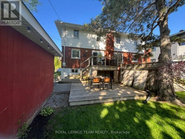 Building Photo - 858 Riddell Ave N