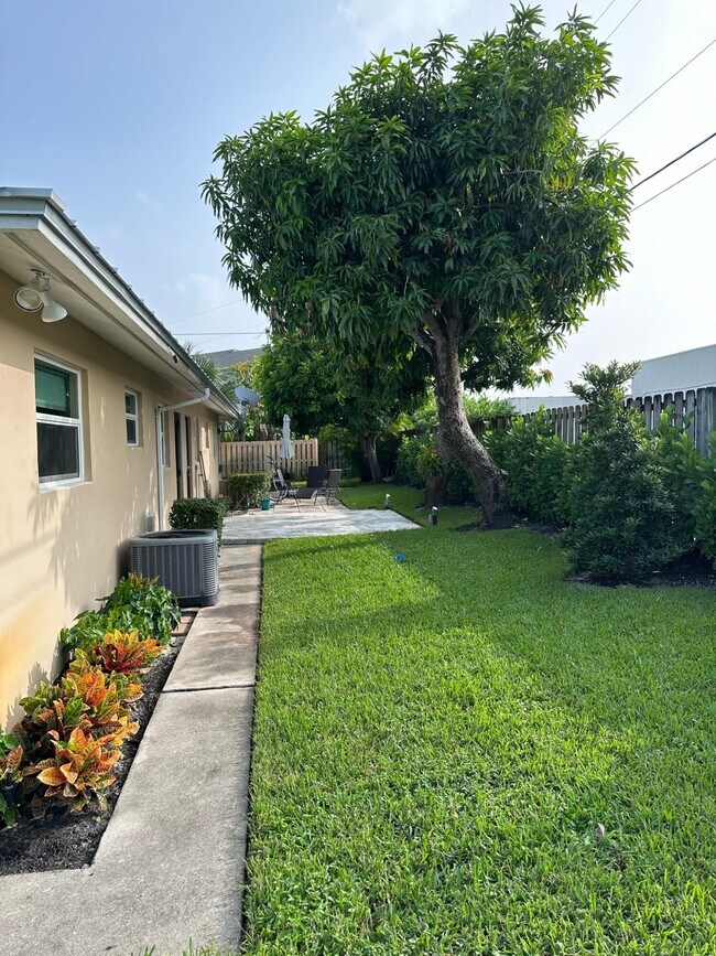 Building Photo - 2018 Spanish Trail