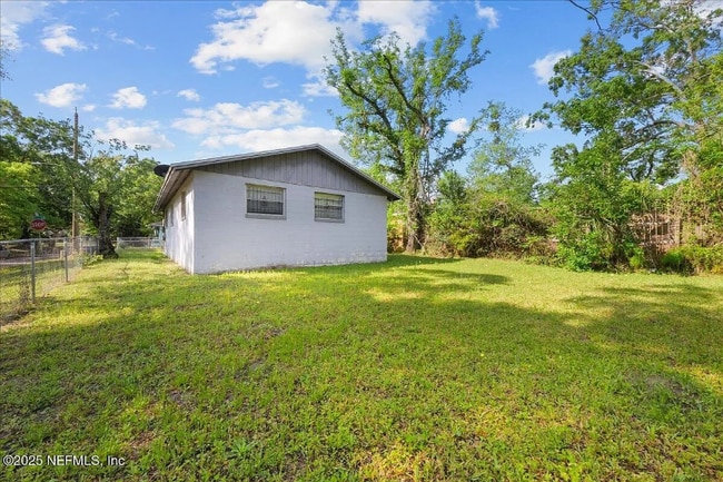 Foto del edificio - 1603 W 29th St