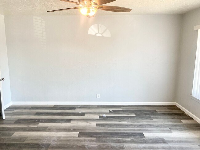 Foto del edificio - 3415-3417 E Terrace Ave