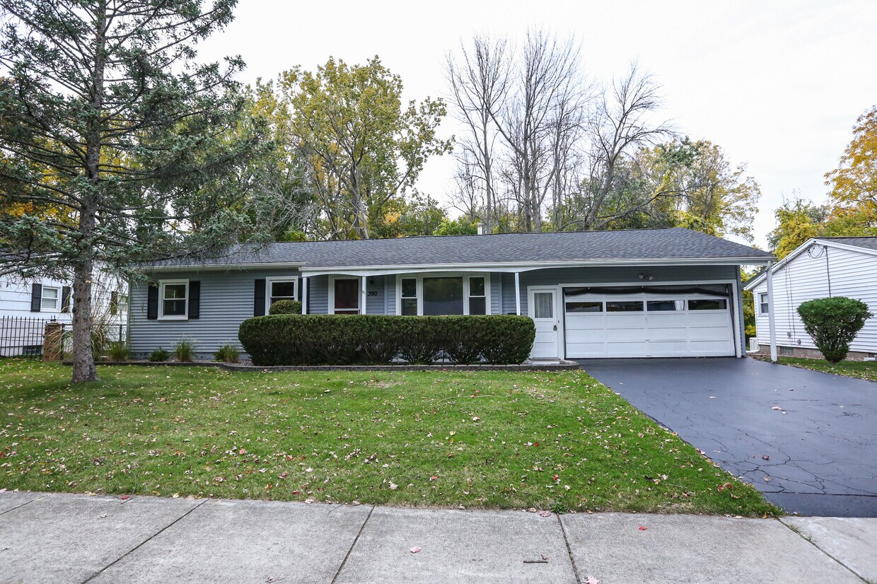 390 Lake Shore Boulevard Ext, Irondequoit, NY 14617 House Rental in