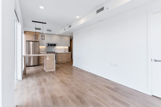 Building Photo - 200 Redpath Ave