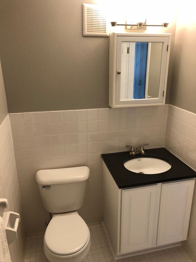 Building Photo - 2700 W 44th St