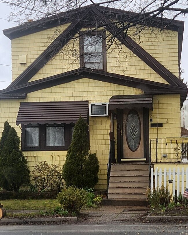 Building Photo - 368 Sweeney St