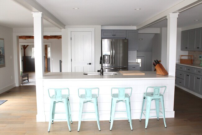 Foto del edificio - 50 Mumford Cove Rd