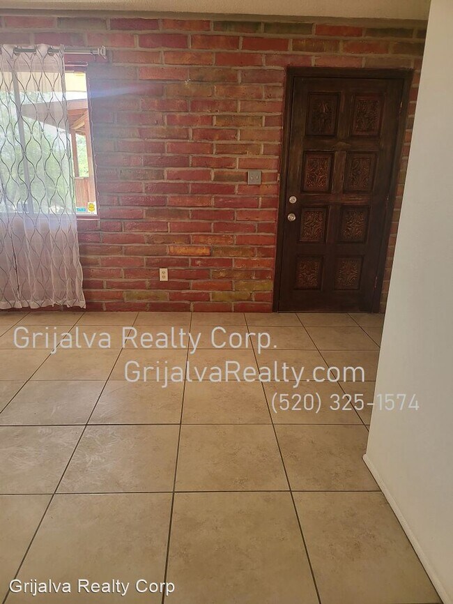 Building Photo - 3 br, 2 bath House - 7250 N Juniper Rd