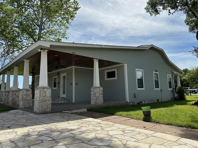 Foto del edificio - 1410 Field Store Rd